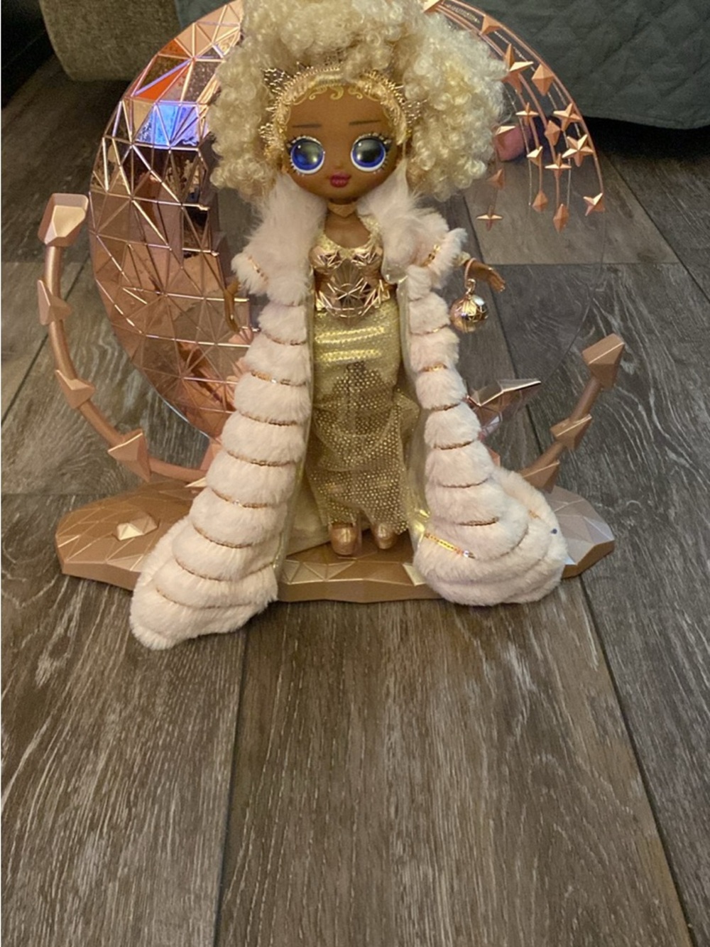 LOL Surprise Holiday OMG 2021 NYE Queen Collector Fashion Doll